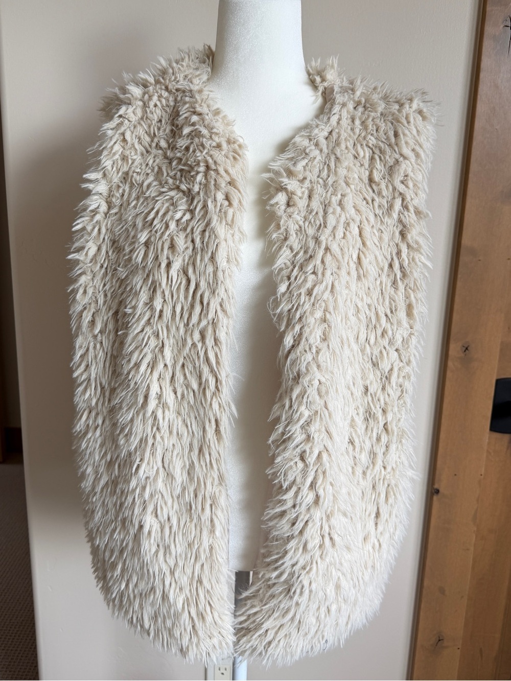 2 Chic Faux Fur Vest | Size S/M